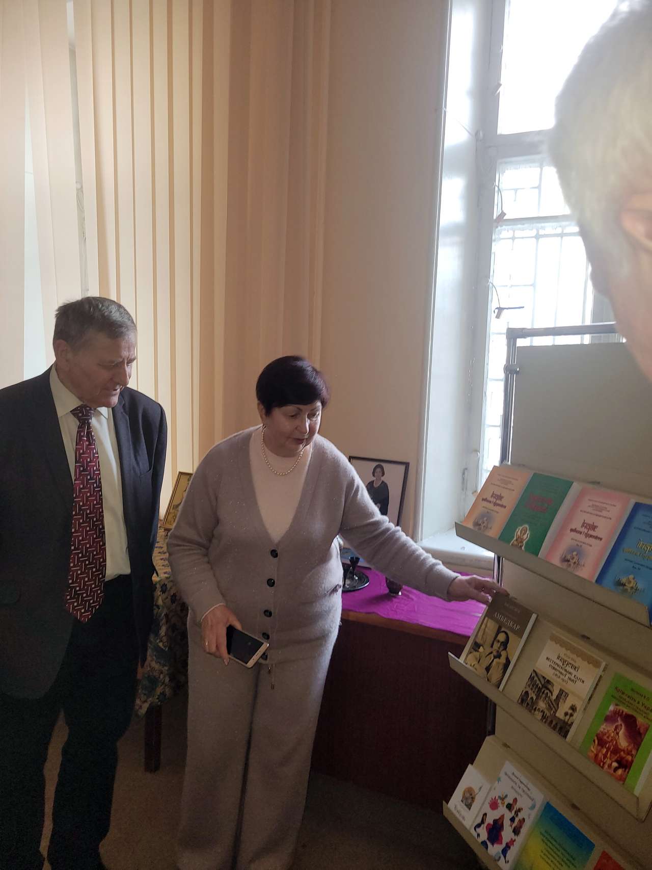 9.Виставка_науковоi_лiтератури_з_iндологii.jpg